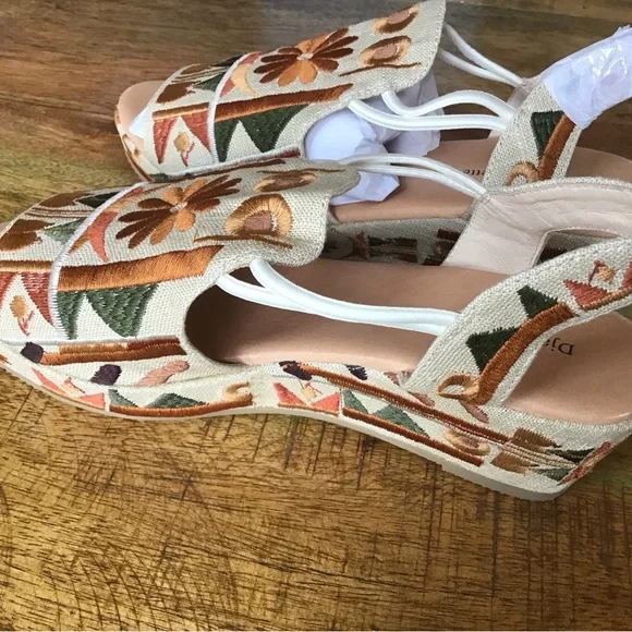 Women's Embroidered Sandals - Multicolor - Picture 3 of 8